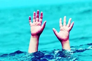 Mẹ đi tìm 2 con phát hiện cả hai đuối nước nổi lên trong ao