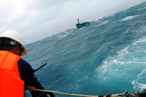 Chìm tàu trên biển, 1 ngư dân tử vong, nhiều người mất tích