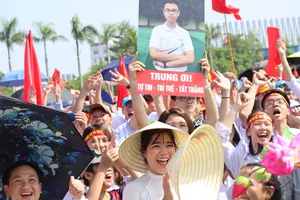 Chùm ảnh: Vỡ òa niềm vui chiến thắng ở quê nhà Trần Thế Trung 