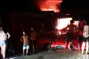 Từ nước ngoài gửi về 20 triệu đồng để thuê đánh... ghen 