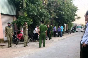 Nghe mùi hôi thối trong nhà trọ, kiểm tra thấy xác người