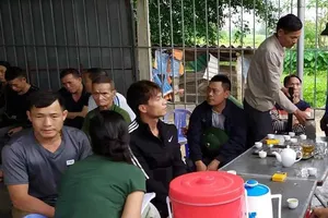 Con đang ở TP.HCM, cha trình báo đi Anh mất liên lạc