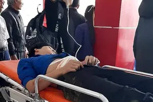 1 học sinh lớp 10 bị chặn đường đâm thấu bụng