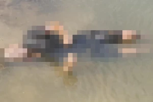 Thi thể nam thanh niên chưa rõ danh tính nổi trên sông Sào