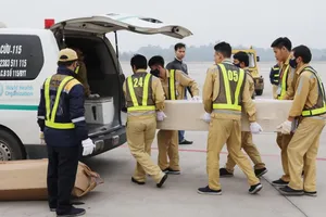 Thi hài, tro cốt 23 nạn nhân người Việt ở Anh về đến quê nhà 