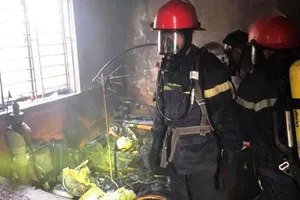 Quên rút dây điện bàn ủi gây cháy nhà