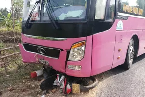 Đi mua quà sinh nhật cho con, 2 vợ chồng gặp nạn thương tâm