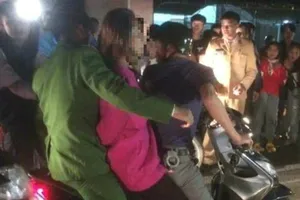 2 người đàn ông tóc dài bị bắt giữ vì tưởng 'bắt cóc trẻ em'