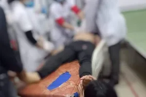 3 người bị đâm gục trên đường vắng