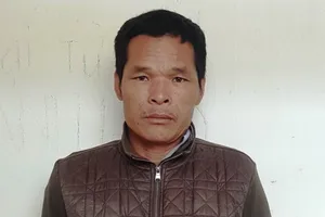 Đã bắt được kẻ hiếp dâm bé gái 9 tuổi rồi mang dao bỏ trốn