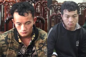 Hàng chục cảnh sát mai phục ở rừng bắt 5 kẻ ôm 30 bánh heroin