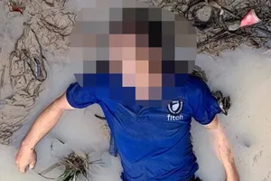 Phát hiện người đàn ông tử vong bất thường dưới kênh nước