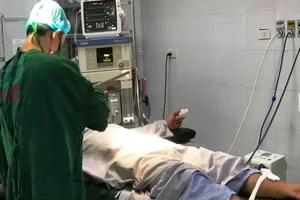 Thanh niên tự bẻ gãy 'súng' rồi xin BS 'cứu giống nòi nhà em'