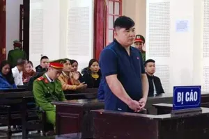 Lãnh 13 năm tù vì đổ xăng đốt nhà người tình