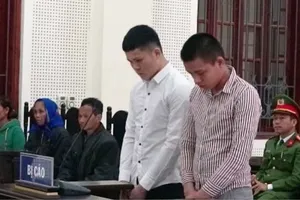 Đâm chết người hỏi 'sao ngồi uống bia trên cầu', 2 kẻ lĩnh án
