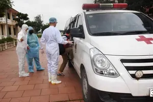 Tìm được 11 người đi cùng chuyến bay có cô gái nhiễm COVID-19