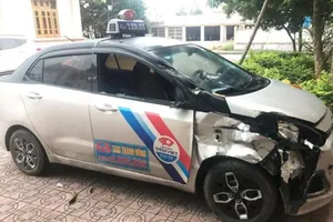 Tài xế chở 6 kg ma túy tông vào xe cảnh sát để trốn