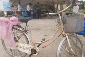 Cụ ông 89 tuổi mang rau, gạo, tiền ủng hộ chống dịch COVID-19