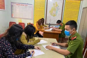 4 phụ nữ tụ tập 'buôn chuyện' bị phạt 800.000 đồng