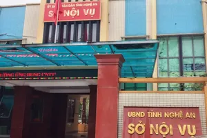 Chủ tịch huyện làm chuyên viên 2 tháng rồi mới lên phó GĐ sở 