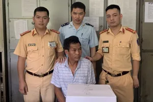 Nhận 2 bánh heroin để 'bán giúp' thì bị bắt