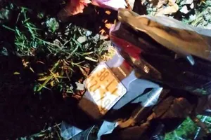 Thi thể 2 thiếu niên 15 tuổi bên cạnh xe máy 