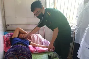 Giận chồng, vợ rủ con gái 15 tuổi ăn lá ngón tự tử 