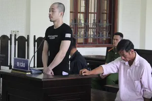 Kẻ thuê người vứt 500 kg ma túy đá bên đường lĩnh 42 tháng tù 