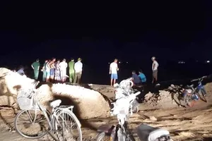 Con đuối nước nguy kịch, cha mất tích ở hồ sinh thái