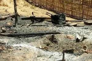 Ném tàn thuốc gần can xăng, vợ chết, chồng bị thương