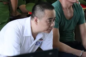 Y án 2 năm tù cựu cán bộ thư viện hiếp dâm cô gái tàn tật 