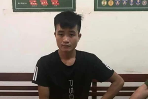 Ôm 4 bánh heroin đợi xe taxi thì bị trinh sát bắt giữ