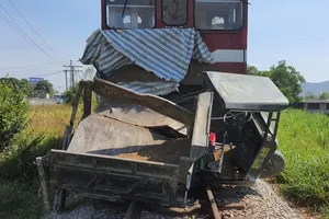 Đưa con đi bắt xe vào Nam, người mẹ bị tàu hỏa tông tử vong