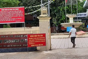 Bị phạt vì đang cách ly lại đi uống rượu, ra chợ