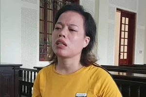 Cô gái bật khóc khi nghe tòa tuyên phạt 5 năm tù 