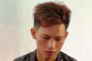 Kẻ đeo găng tay đen trộm tiền công đức trong chùa bị bắt