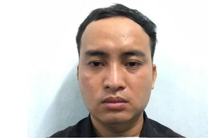 Khởi tố kẻ đặt ship cod điện thoại Nokia 8800 tráo Nokia 6700