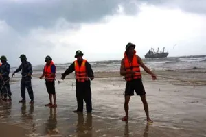 Đã cứu sống 15 người Việt Nam, 1 người Ấn Độ trên tàu gặp nạn