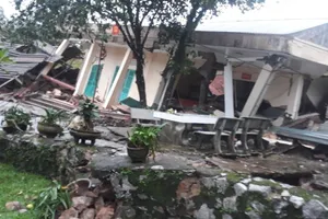 Sạt lở đồi làm sập nhiều nhà ở Đồn biên phòng Cha Lo