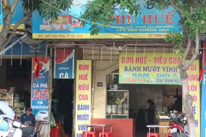 Phạt chủ quán bún vì có phản ánh 'chặt chém' đoàn cứu trợ 