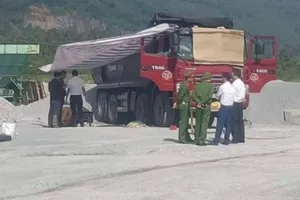 1 tài xế chết trong ca bin xe tải