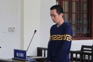 Hành hung bố ruột vì mẹ không cho tiền uống rượu 