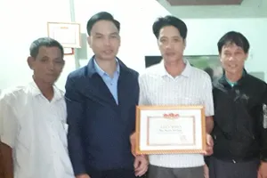 Biểu dương người chở heo đi tránh lũ dũng cảm cứu người