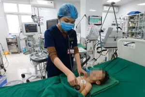  Uống nhầm thuốc diệt chuột, bé 32 tháng tuổi hôn mê 