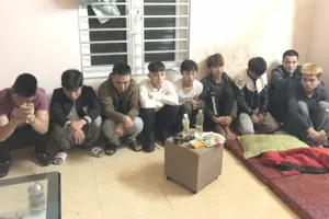 Phát hiện 9 thanh niên 'phê' ma túy bay lắc ở nhà riêng