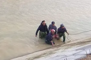 Tìm thấy thi thể học sinh lớp 3 rơi xuống sông ở Nghệ An