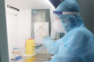 Kết quả xét nghiệm người đi chung xe với bệnh nhân 20 tuổi 