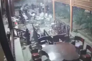 Tạm giữ 3 đối tượng đi chúc tết uống rượu rồi chém người 