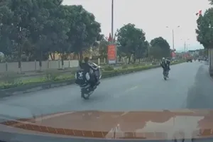 Vụ chạy xe máy 'bốc đầu': 2 thanh niên dương tính ma túy