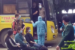 Nghệ An: Xe chở 53 người Trung Quốc nhập cảnh trái phép